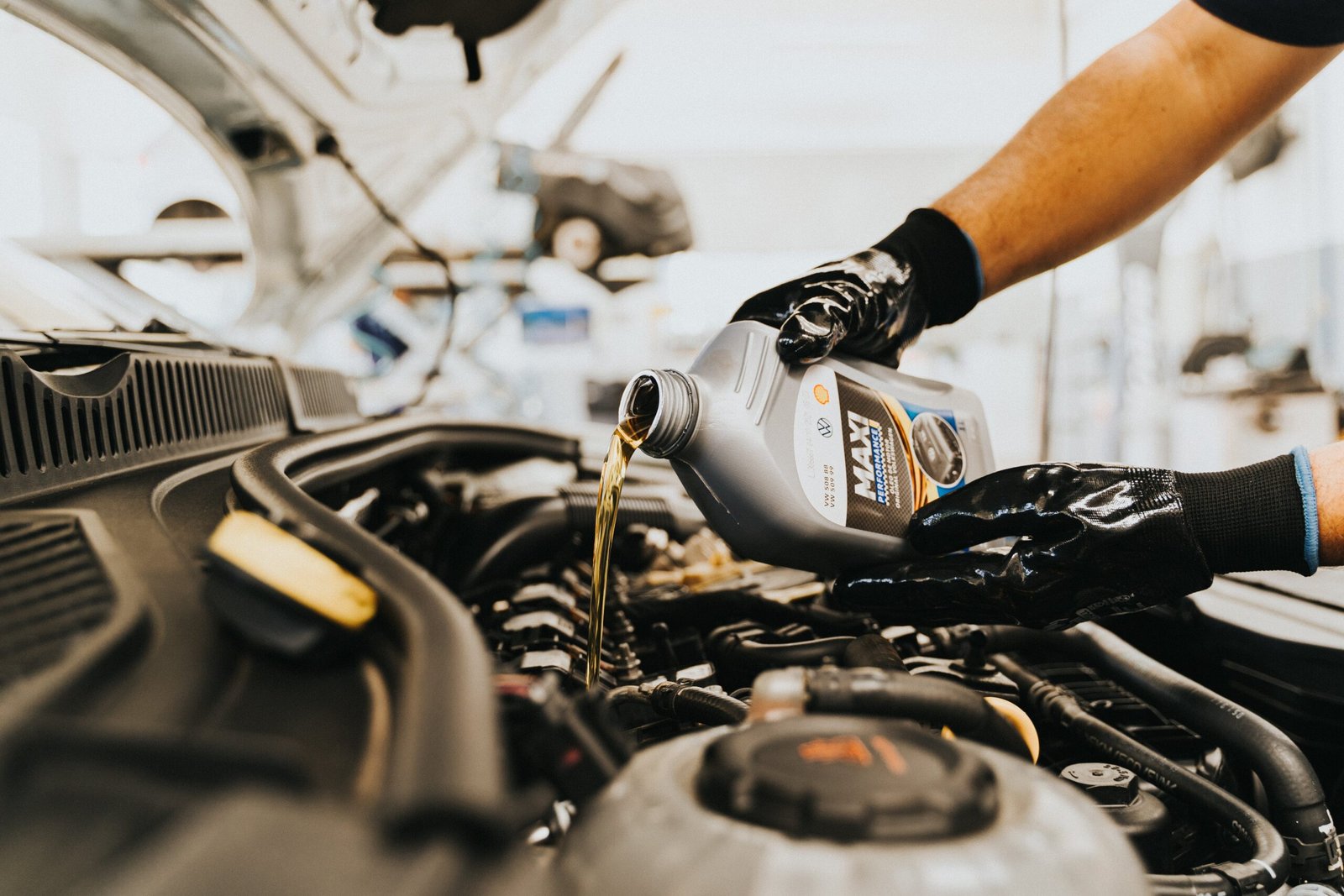You are currently viewing Do They Change Transmission Fluid During an Oil Change?