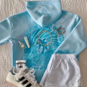 Read more about the article “From Bedtime to Lounge Time: Why Pink Palm Puff Pajamas Are Perfect for Every Moment”