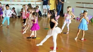 Read more about the article Summer Dance Fun at Flex Point: Creative Dance Camps for Kids in Michigan