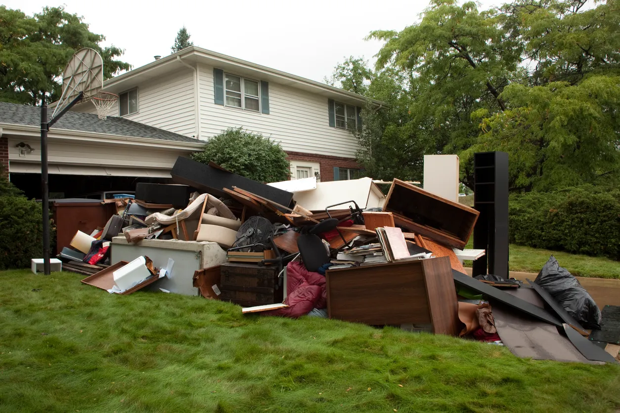 Read more about the article Home & Backyard Junk Removal Huntington Beach CA