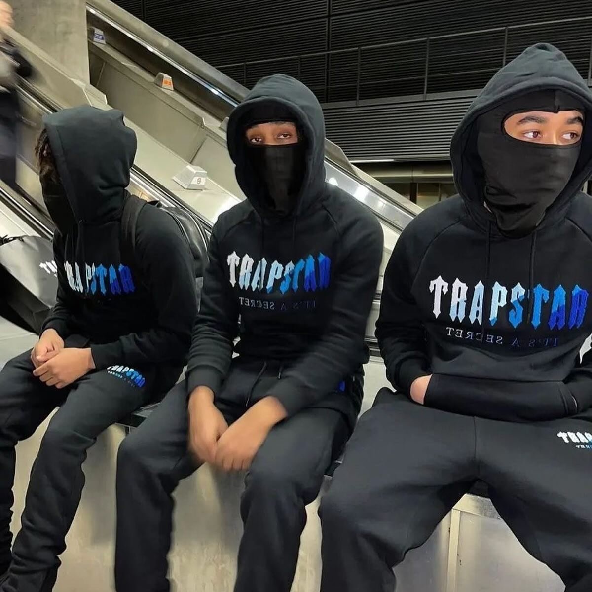 Read more about the article Trapstar The Energy, the Empire, and the Iconic Bluza Trapstar