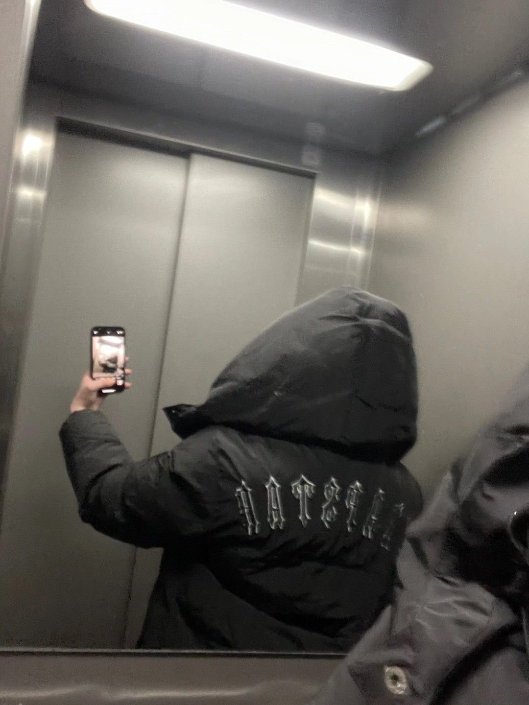 You are currently viewing How Does Trapstar Corto Balance Artistry and Street Realities?