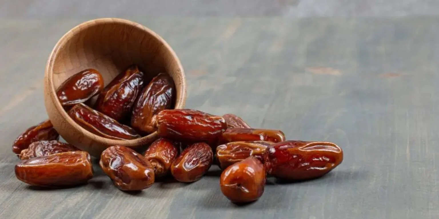 Read more about the article Mabroom Dates Online: The Royal Delight of Natural Sweetness