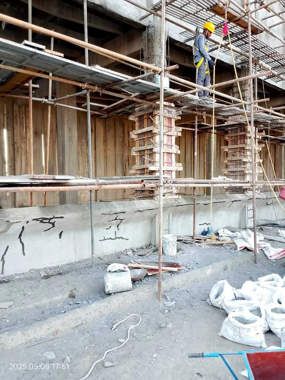 You are currently viewing Column Jacketing Benefits: Enhance Durability and Structural Performance