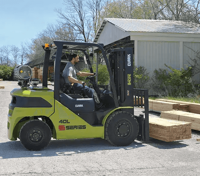 You are currently viewing Building Smarter Warehouses: How Forklift Service and Tailored Solutions Drive Modern Efficiency