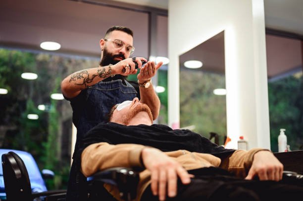 You are currently viewing Potong Rambut, Potong Kesenangan: Bagaimanakah Barbershop Jadi Tempat Kumpul Pria di Seoul