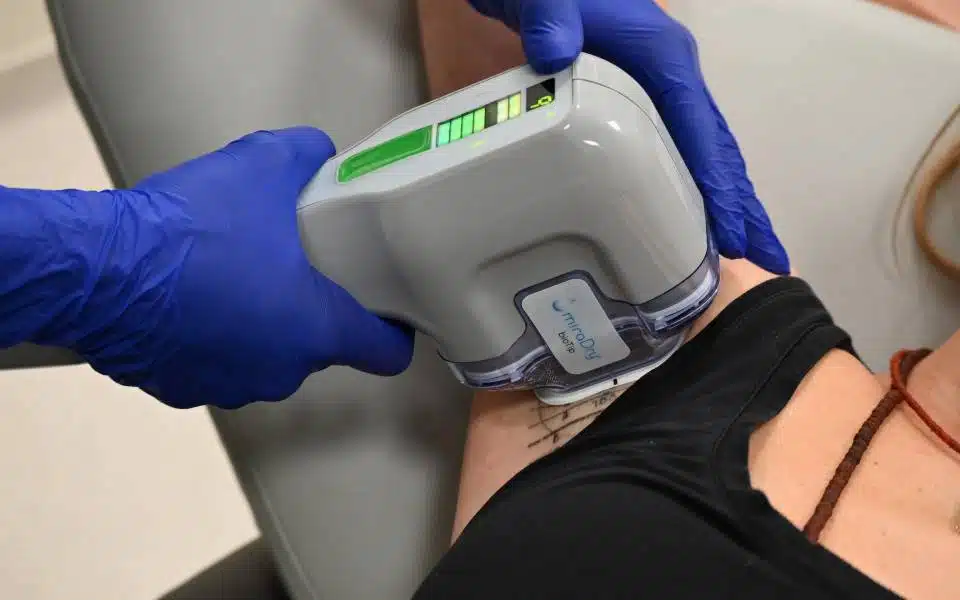 Read more about the article Effective Underarm Hyperhidrosis Treatment