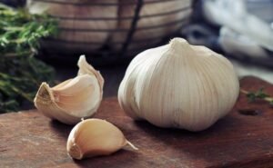 Read more about the article Home Remedies to Treat Worm Infections Naturally