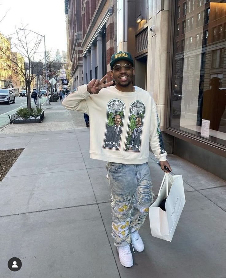 Read more about the article Who Decides Warr Hoodie Everyday Wear Experience