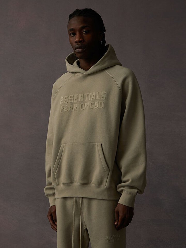 You are currently viewing Essentials Hoodie Core Canada – Clean Aesthetic with High-Quality Crafting