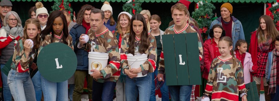 You are currently viewing The Christmas Cup Movie Outfits