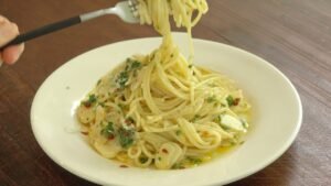 Read more about the article What Makes Aglio Olio So Popular? Easy Flavor Guide