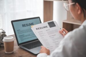 Read more about the article How to Choose the Right Resume Writing Service for Career Success
