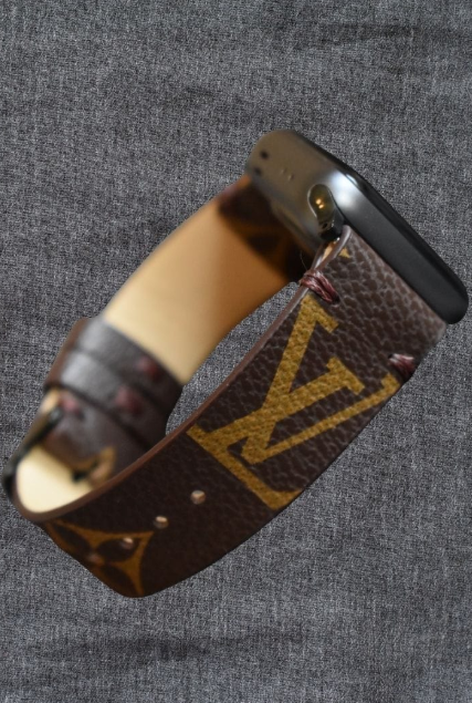 Read more about the article Apple Watch Band Classic LV Monogram – A Signature Look for Apple Watch
