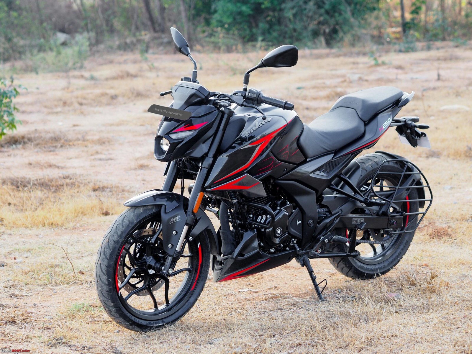 Read more about the article Bajaj Pulsar N250: Power, Features, and Performance Breakdown