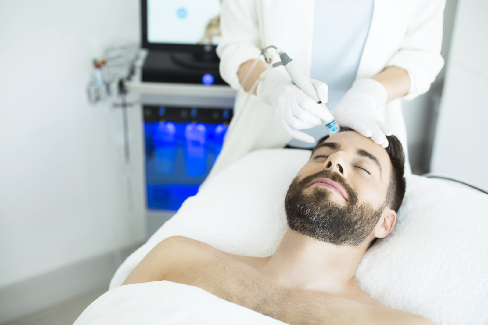 Read more about the article What Skin Types Benefit from Hydrafacial for Men