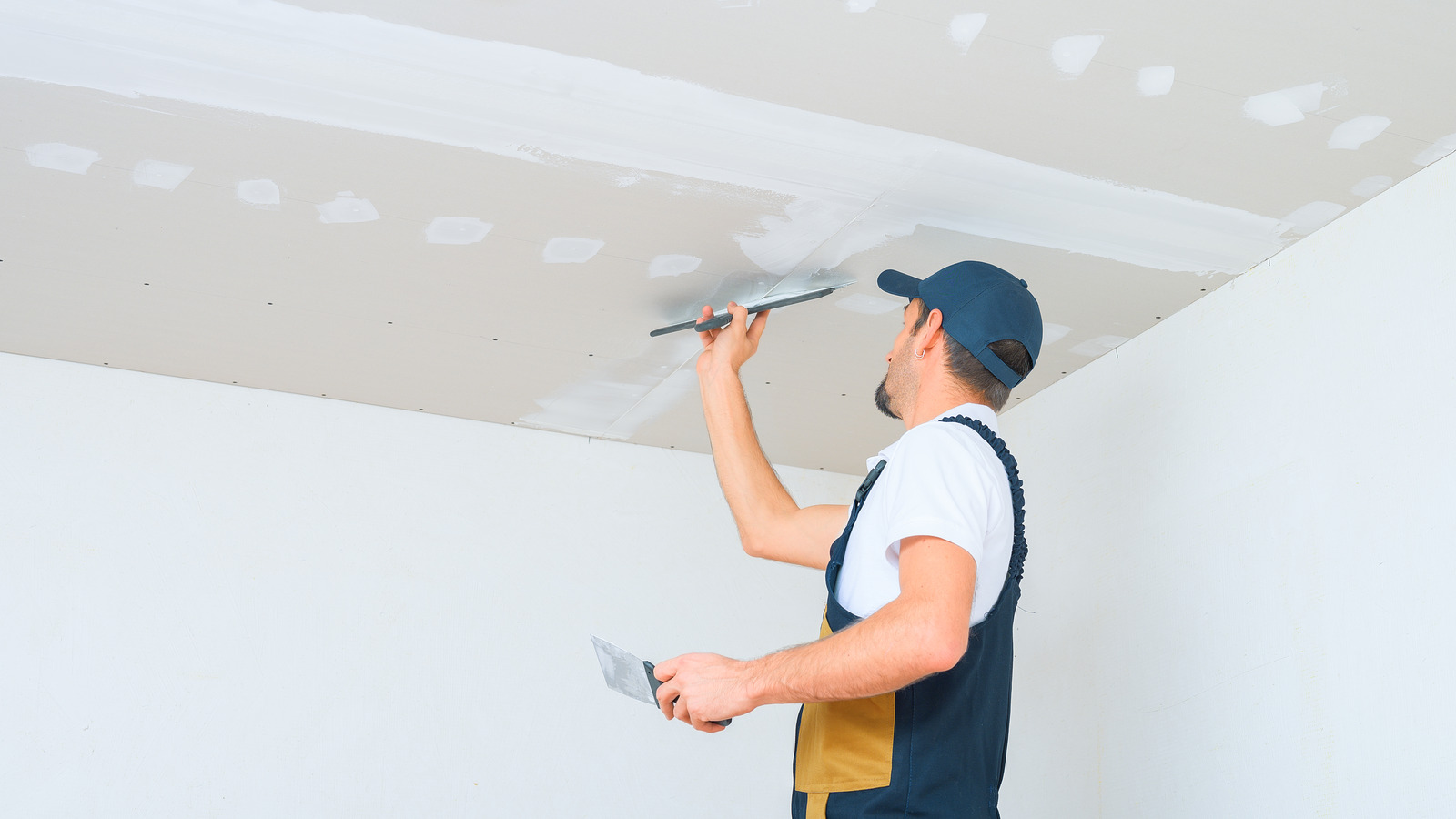 Read more about the article Professional Drywall Installation and Repair Solutions