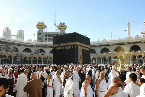 You are currently viewing Luxury Easter Umrah Packages: Are Premium Services Worth the Cost