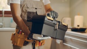 Read more about the article How to Choose the Right Handyman for Your Home Repairs?