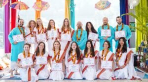 Read more about the article Top 10 Motivi per Scegliere un Corso per Insegnanti di Yoga Online