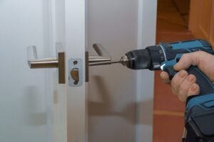Read more about the article Professional 24 Hour Emergency Locksmith Assistance for Homes and Businesses