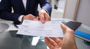 Read more about the article 5 Biggest Mistakes to Avoid When Choosing a Lawyer for Cheque Bounce Cases