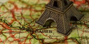 Read more about the article How Do French Classes Help Improve Spoken English Fluency?