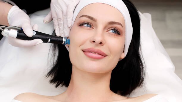 You are currently viewing Is HydraFacial Effective for Deep Skin Cleansing