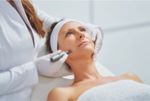 Read more about the article Is Microneedling Suitable for All Skin Colors