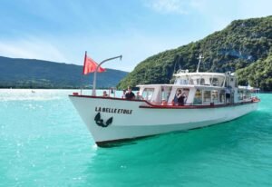 Read more about the article Alquiler de barcos de lujo en Santa Eulalia: Ibiza desde una nueva perspectiva