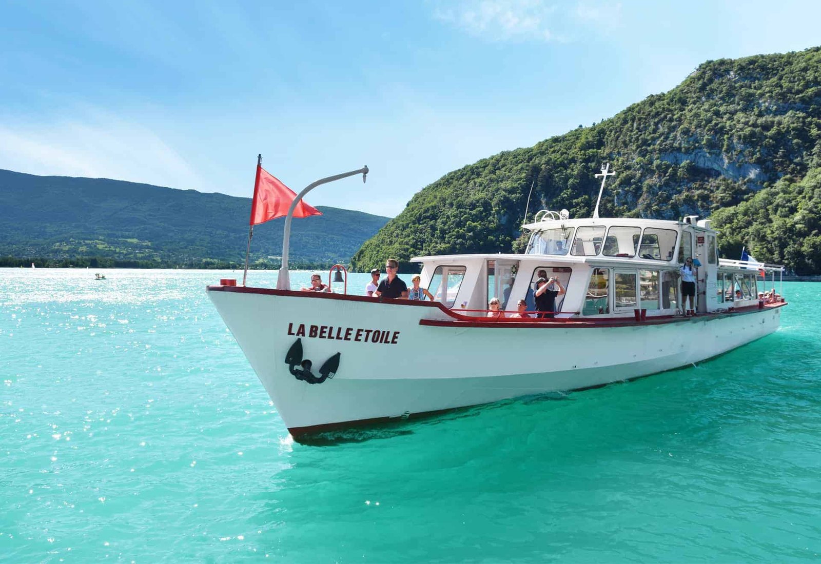 You are currently viewing Alquiler de barcos de lujo en Santa Eulalia: Ibiza desde una nueva perspectiva