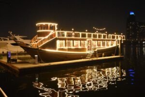 Read more about the article Ultimate Guide to Dhow Cruise Dinner Experiences in the UAE