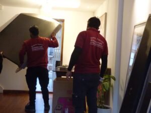 Read more about the article 7 Things to Check Before Booking Removal Services in London