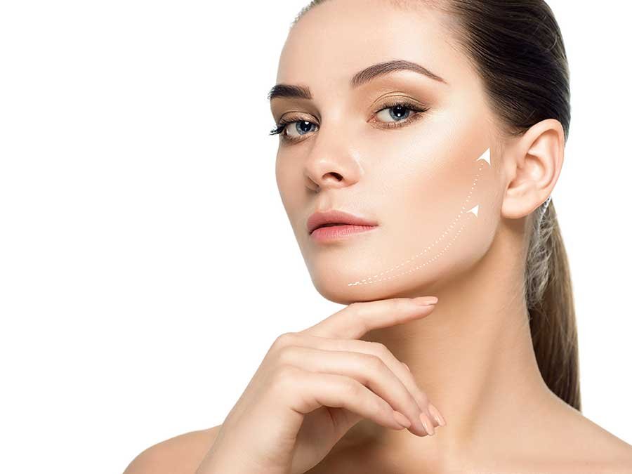 You are currently viewing كيف تُحسّن عمليات شد الوجه في أبوظبي ملامح الوجه؟