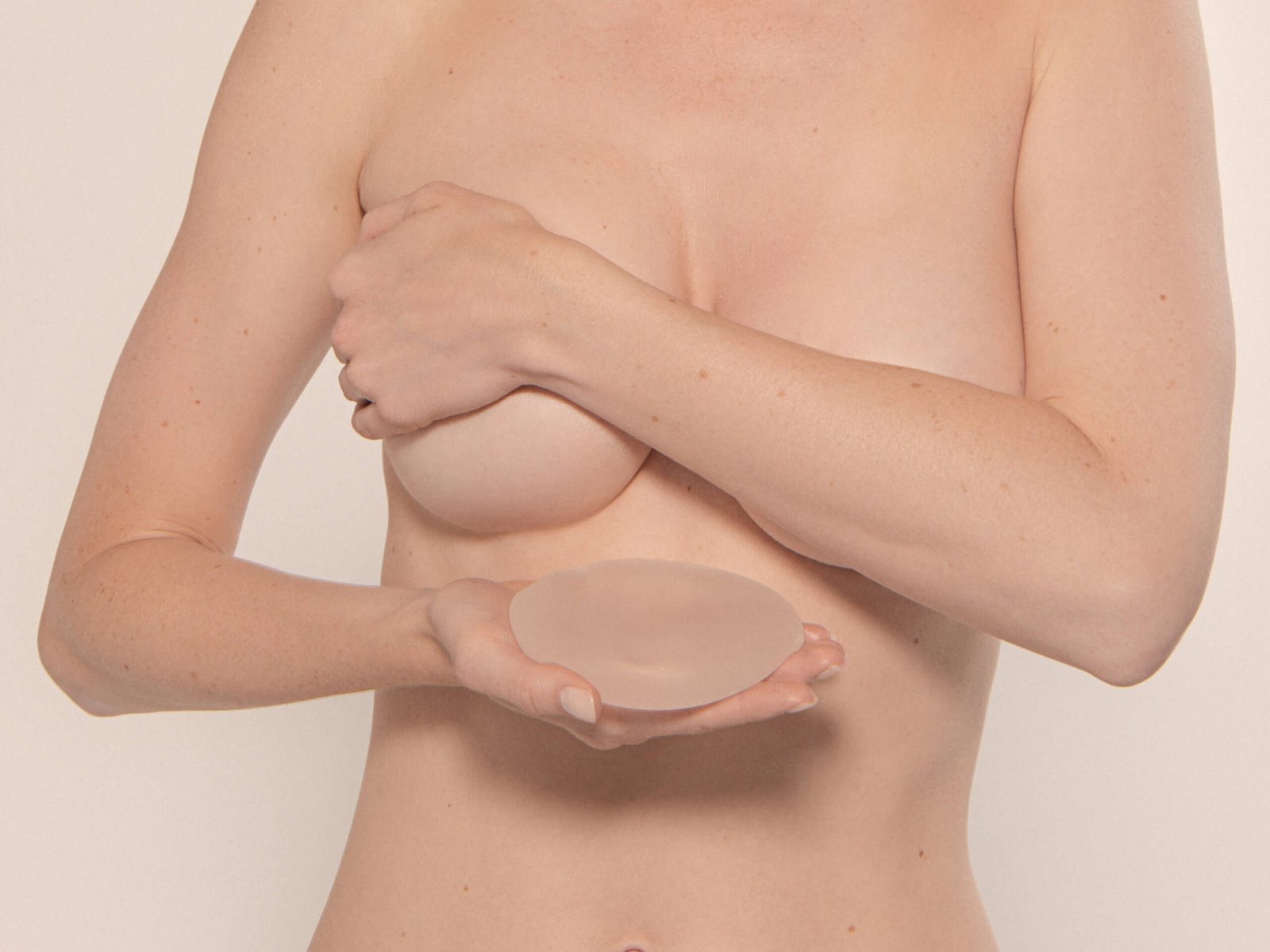 You are currently viewing ما الفرق بين أنواع زراعة الثدي بالسيليكون؟