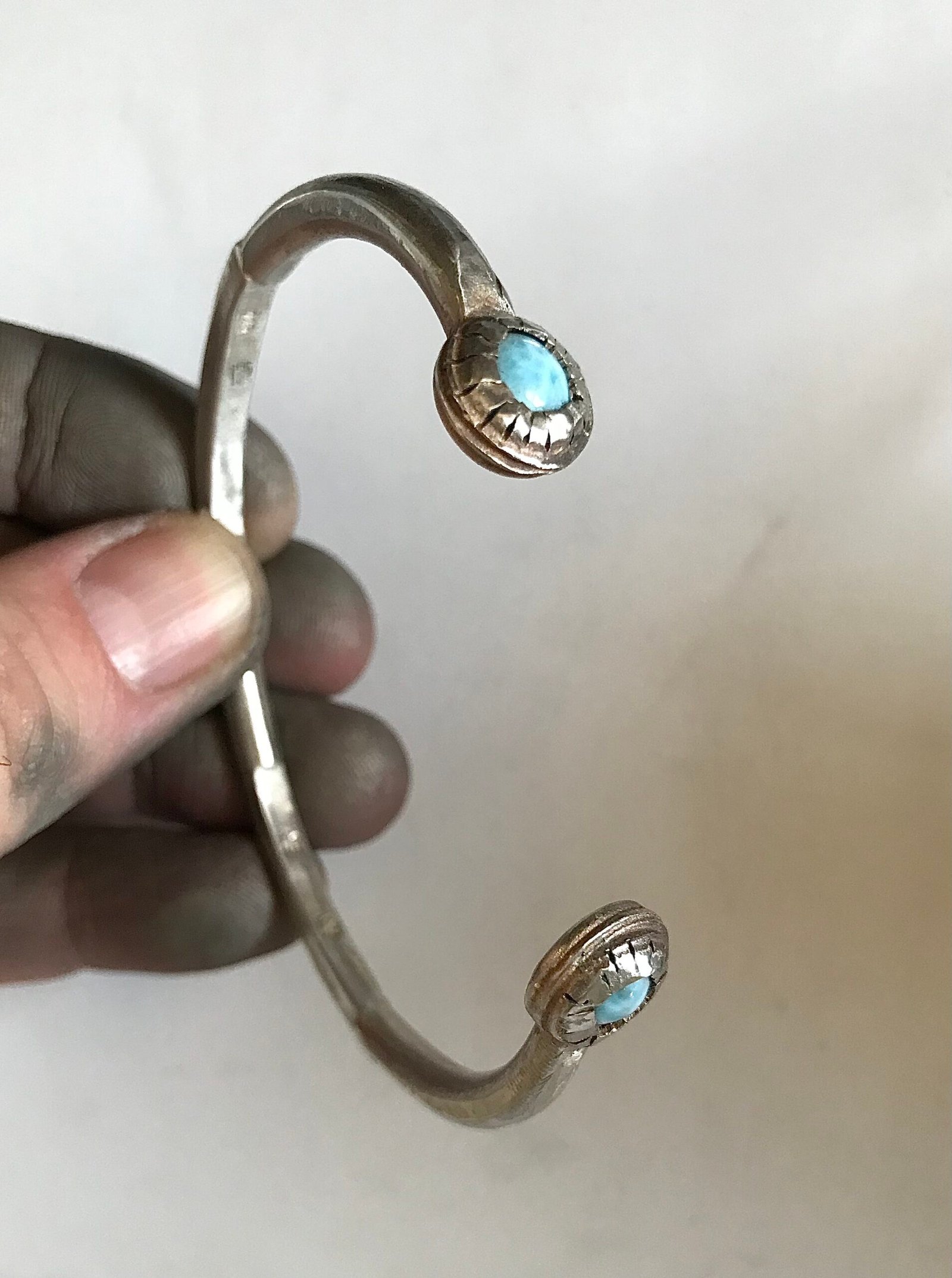 You are currently viewing Cuff Bracelets for Women: The Structure Behind Statement Wrist Jewelry