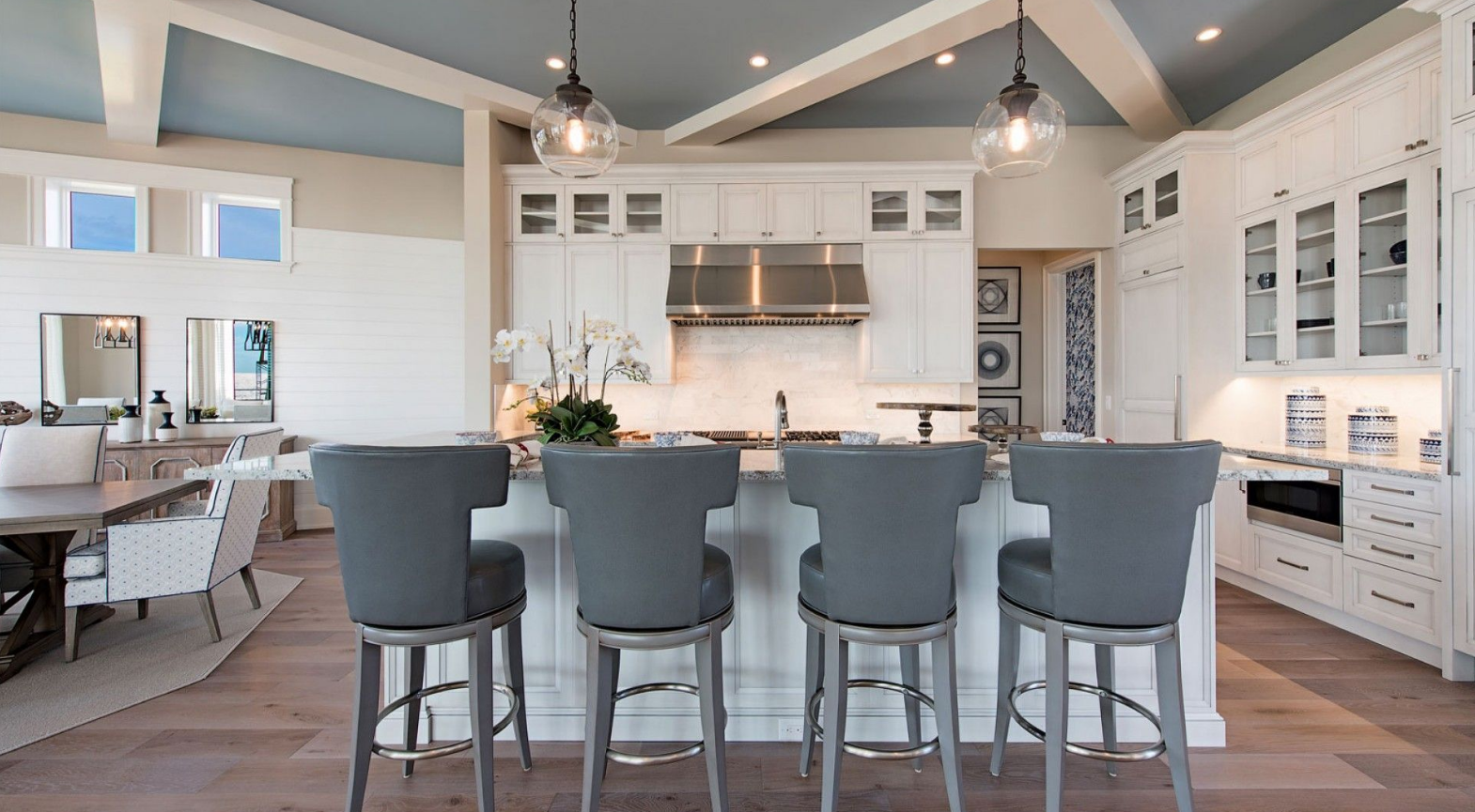 You are currently viewing What to Expect During a Professional Home Color Refresh Project