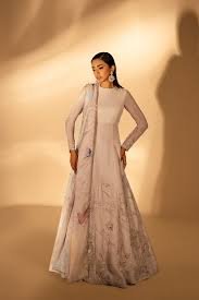 You are currently viewing Women Couture Dress: The Ultimate Expression of Luxury, Craftsmanship, and Individual Style