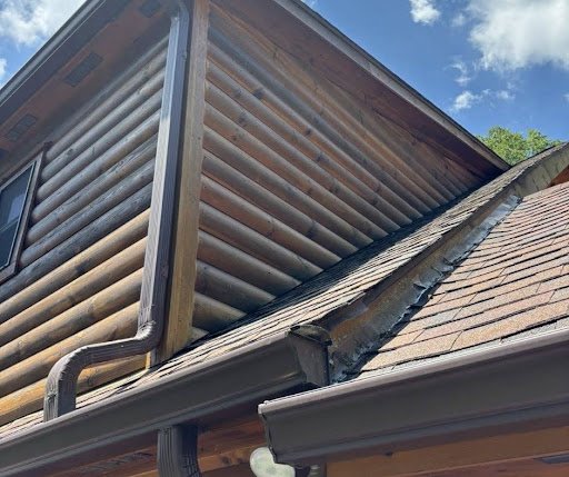 You are currently viewing Water-Damaged Logs Taking Over Your Cabin? Proven Repair Solutions That Last