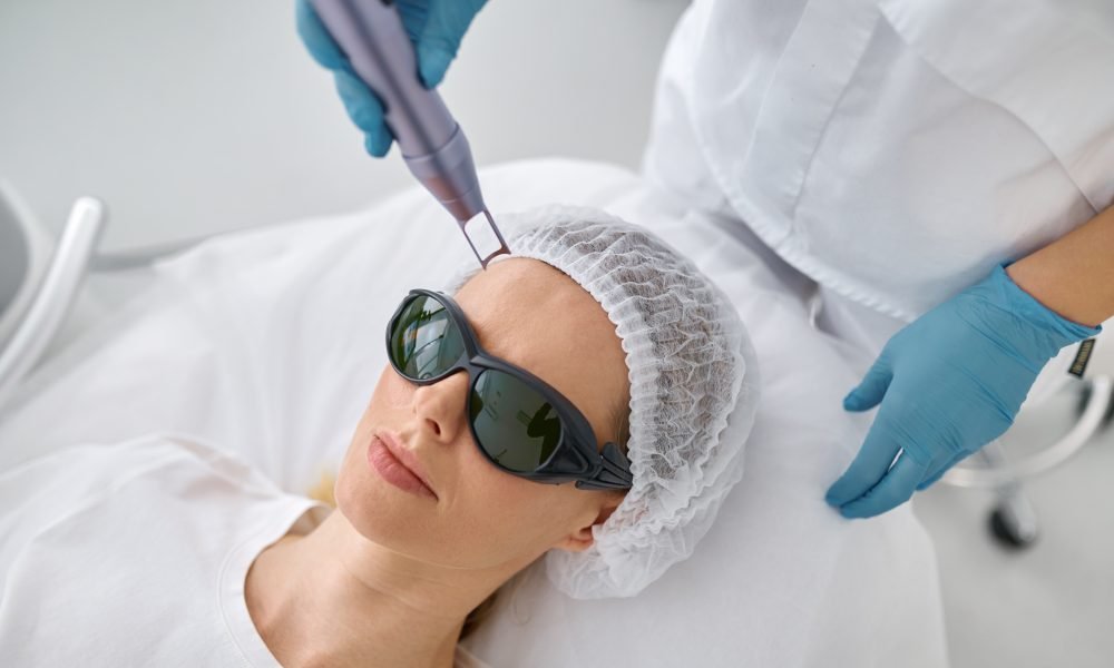 You are currently viewing هل علاجات الليزر مناسبة للحد من التجاعيد؟