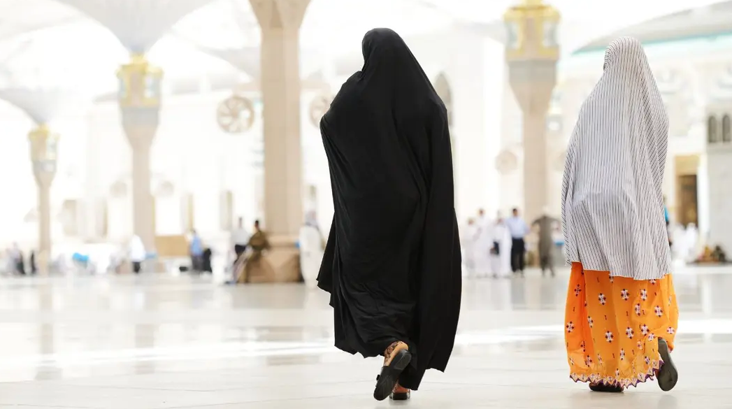 You are currently viewing Why is a Woman restricted to Perform Umrah with Mahram in Islam?
