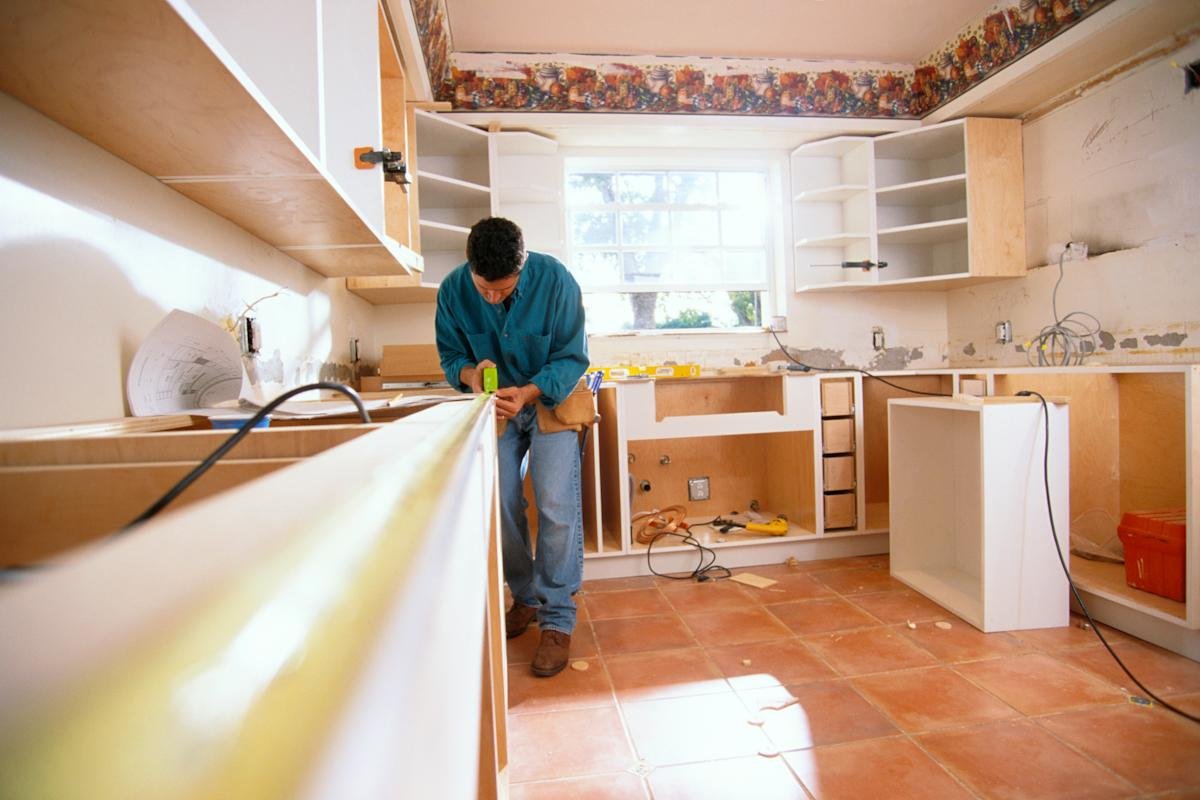 You are currently viewing 10 Factors to Consider When Hiring Kitchen Remodeling Services